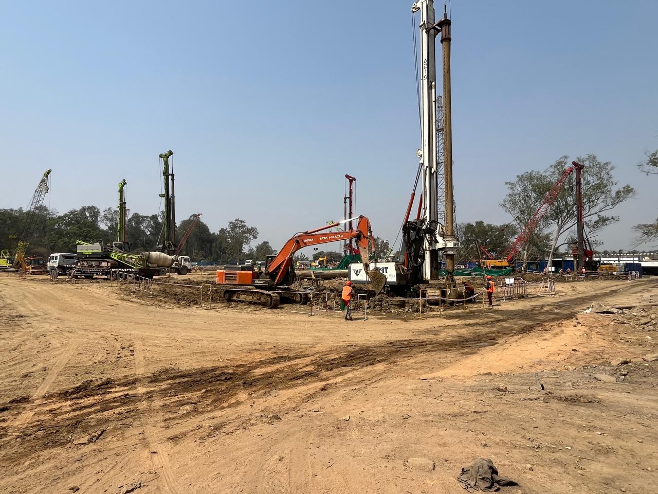 Hydraulic piling rigs operating across a JNPL construction site